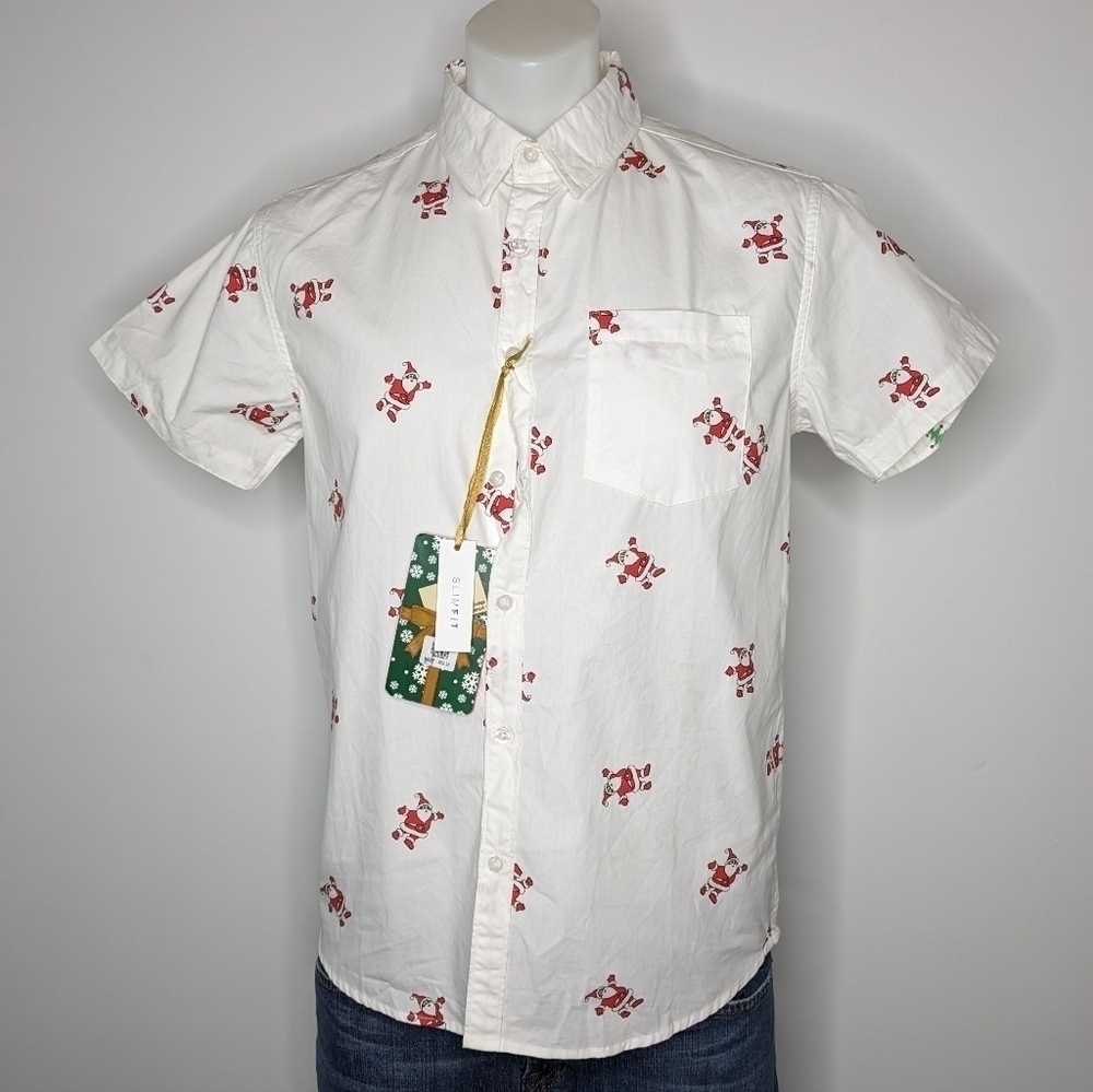 ✨3/$15 NWT Eighth Avenue white red Santa Christmas short sleeve button up S